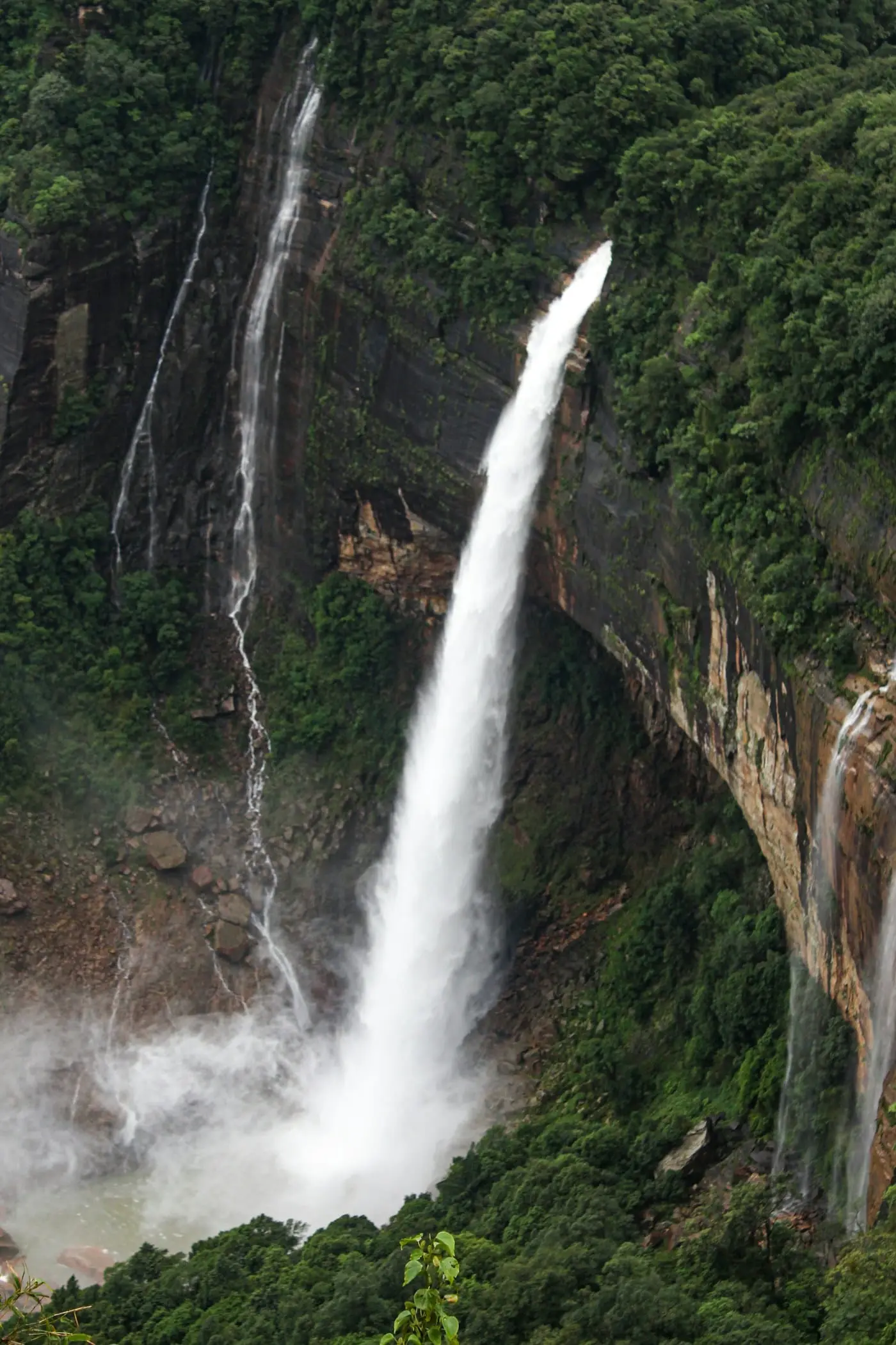 The long single drop of Nohkalikai Falls into its forest gorge